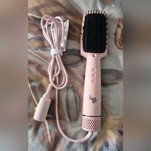 The L'ange Hair AIRess is a 2-in-1, wet-to-dry styling tool